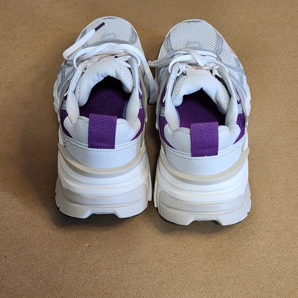 Women's Nike V2K RUNNING tan and Purple Sneakers Sz 9.5 - Picture 3 of 7